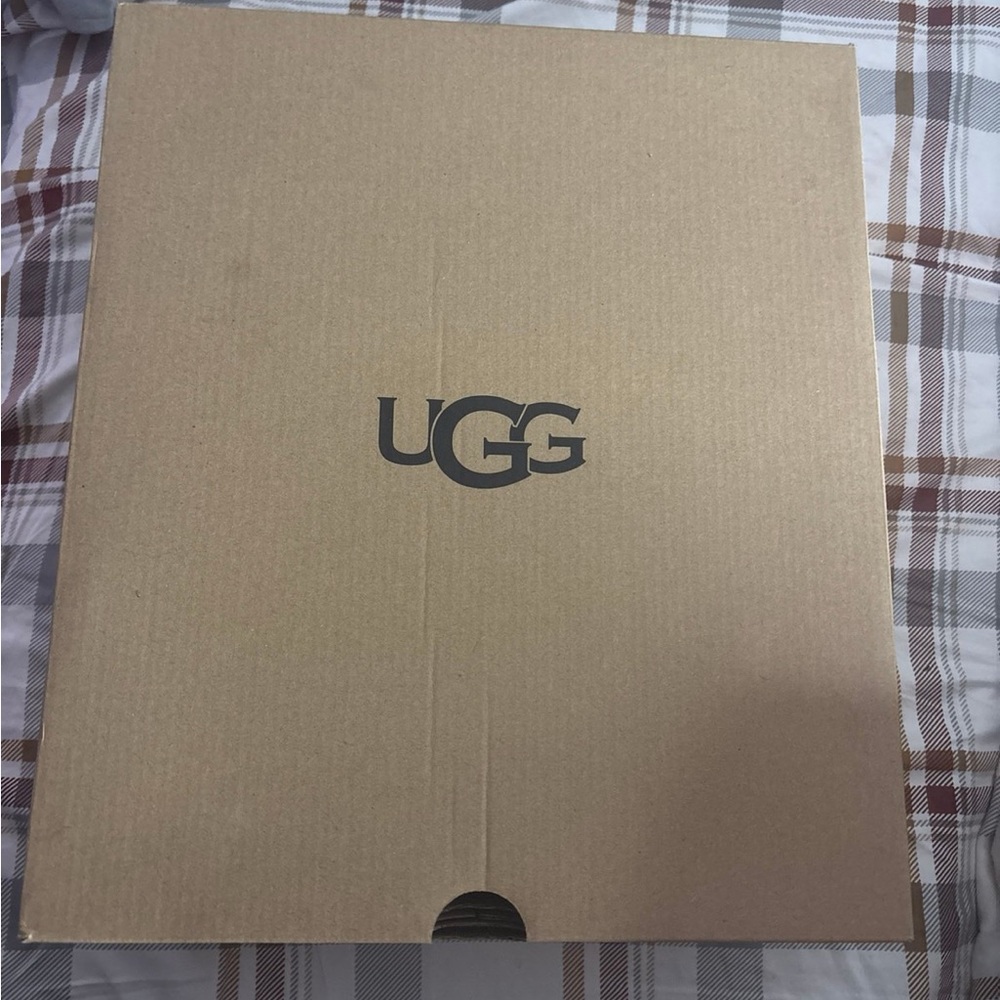 ugg boots black size 8 in women never worn